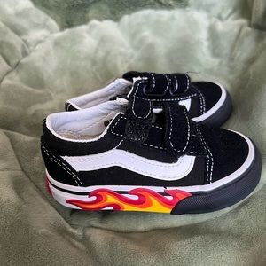 VANS TODDLER FLAME CUT OUT OLD SKOOL (BLACK/TRUE WHITE)